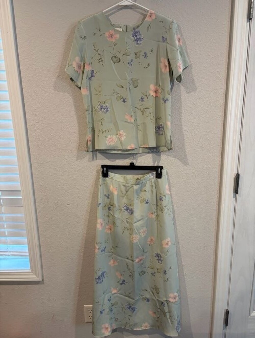 Talbots Womens Vintage 100% Silk Light Blue Floral 2 Piece Shirt Midi Skirt Set
